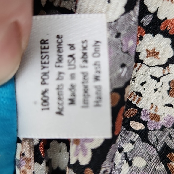 VINTAGE!  Floral and paisley lightweight scarf.  So pretty! - Picture 6 of 9